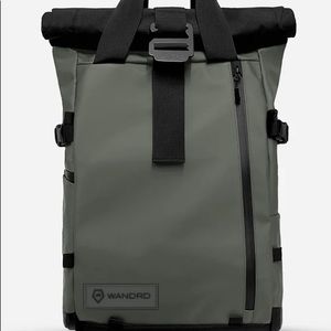 Wandrd PRVKE 31L with camera bundle